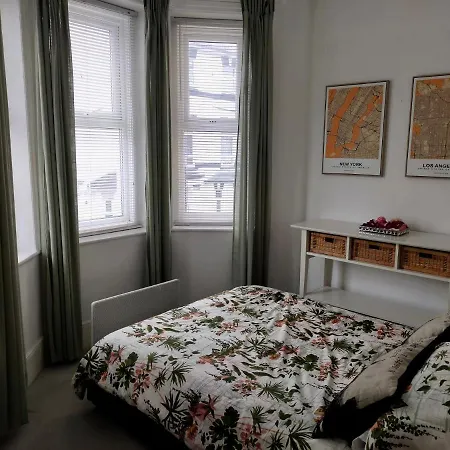 Entire Floor 2 Bedrooms On Westcliff-3